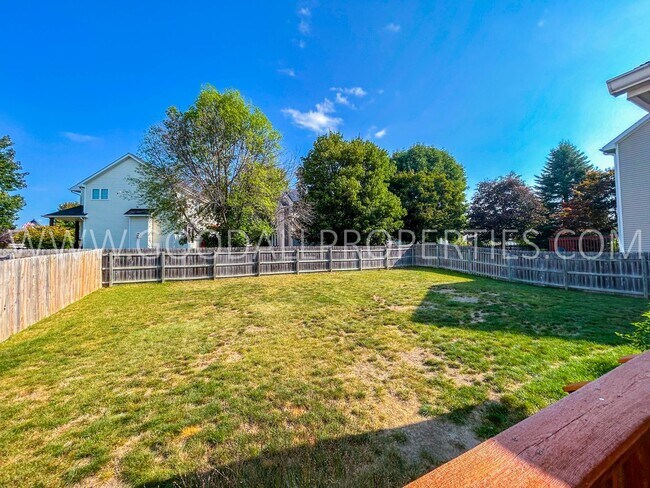 Building Photo - 3 Bedroom Single-Family home in West Des Moines with a fully fenced in yard!
