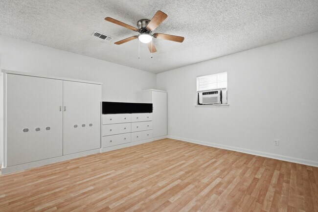 Building Photo - 32 Cascabellas St