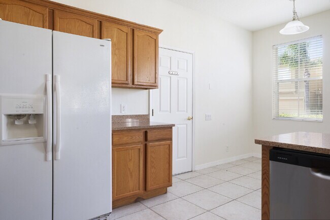 Building Photo - Pinellas Park, Gated Townhome Community 3/...