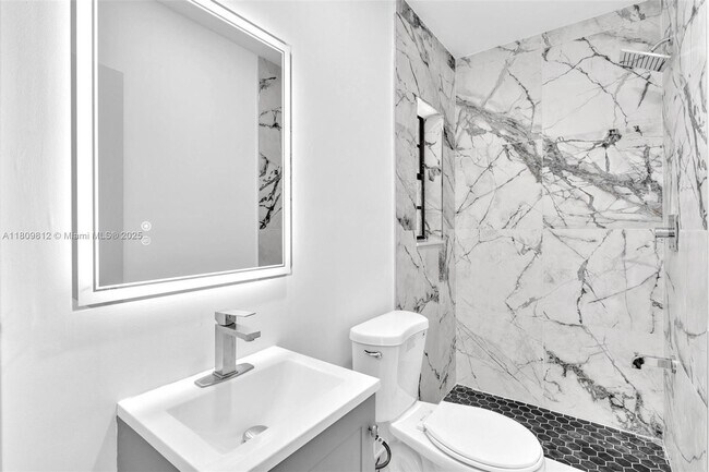 Building Photo - 418 S 57th Way