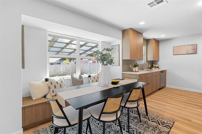 Building Photo - 4605 Beaver Creek Dr