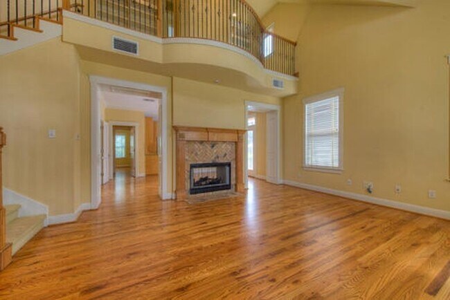 Building Photo - 4527 Avenue B