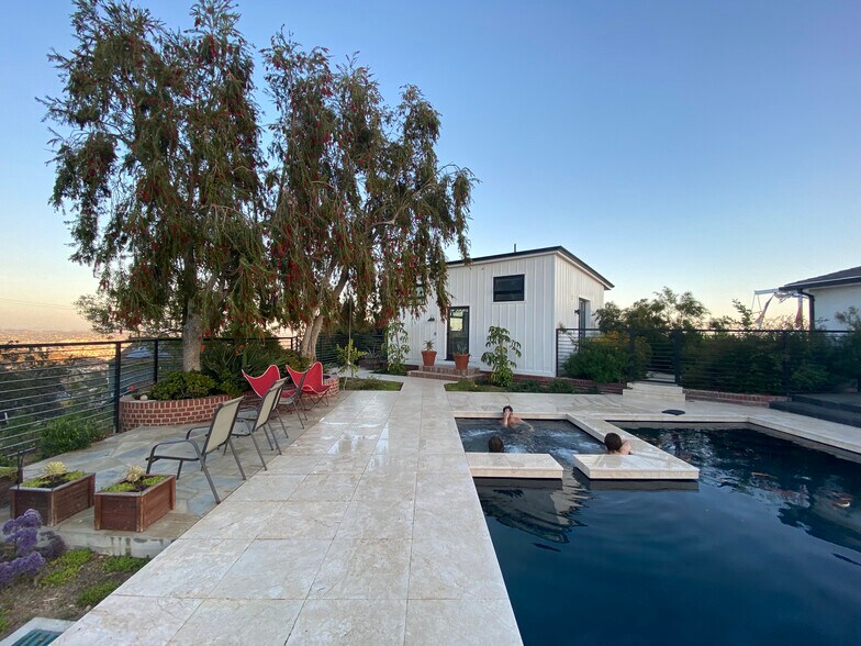 Building Photo - 2118 Kew Dr