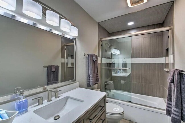 Building Photo - 200 Hamilton Oaks Dr