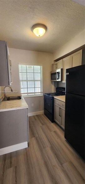Building Photo - 405 NW 64th St