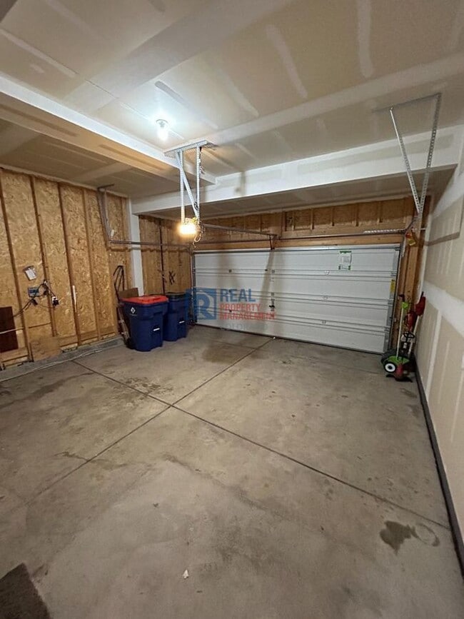 Building Photo - 2909 Quartz Pl