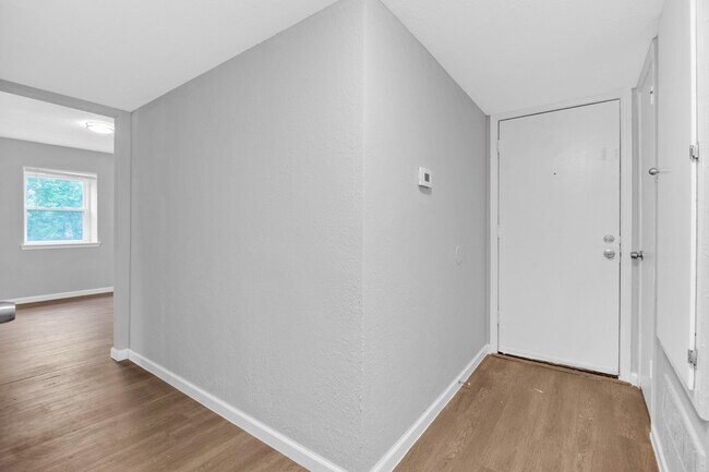 Building Photo - 521 Spring Dr