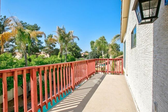 Building Photo - 5 bed 3 bath, 3500 sft in Tempe with pool