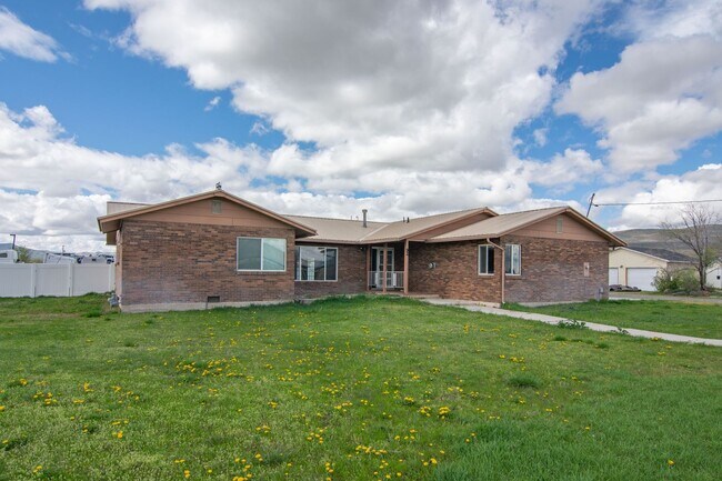 Building Photo - 92 N 2300 W