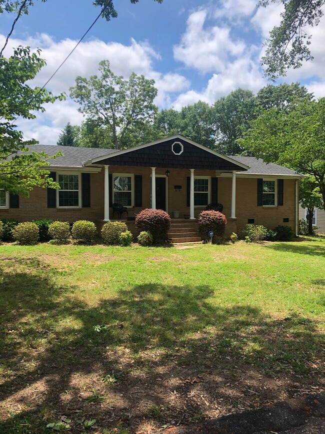 Primary Photo - Greenville, 4BD/1.5BA, 1700 +/-SF