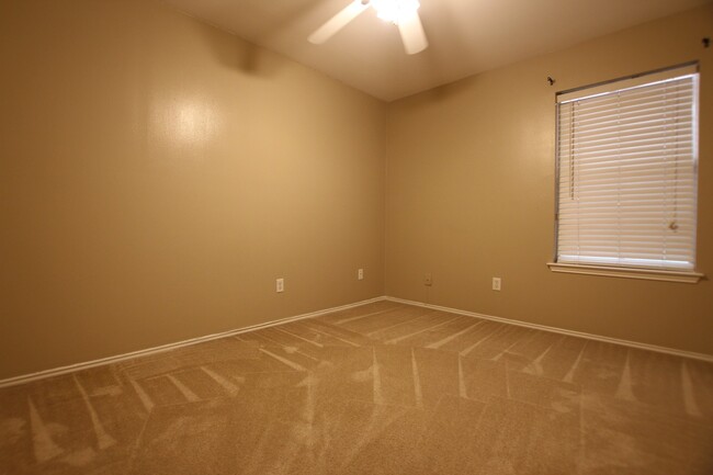 Building Photo - Charming 3 Bedroom in Flint! Coming Soon!