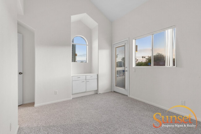 Building Photo - 2058 Reed Ave