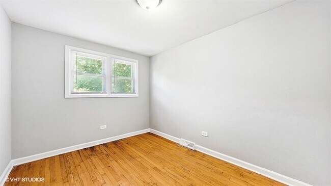 Building Photo - 309 W 109th St