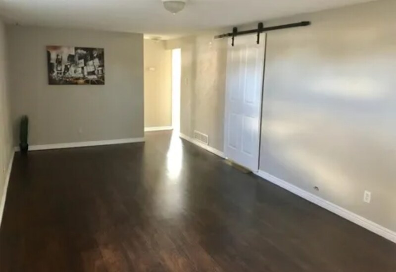 Building Photo - 2226 N Circle Dr