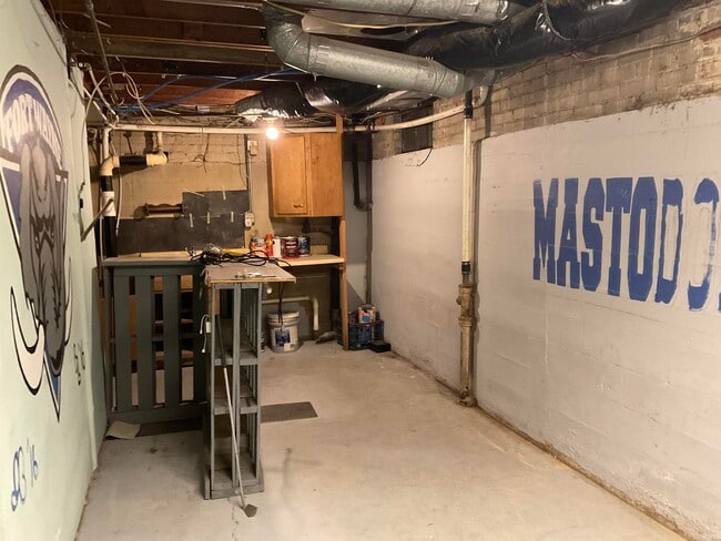 Building Photo - 1405 N Anthony Blvd