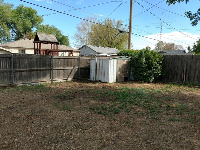 Building Photo - 2610 Azalea St