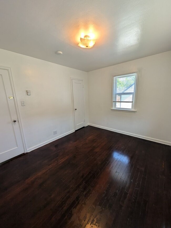 Building Photo - 428 S 10th Ave