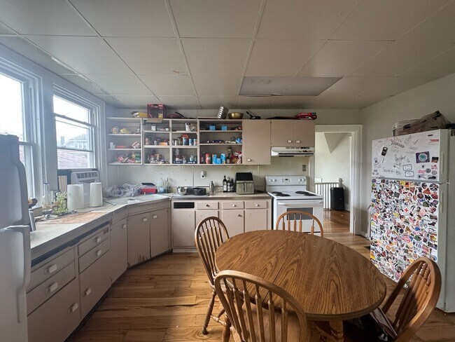 Building Photo - 350 Probasco St
