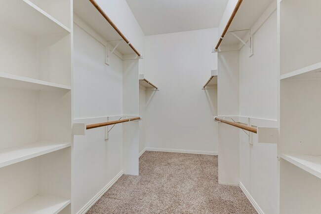 Building Photo - 621 Tumbleweed Dr
