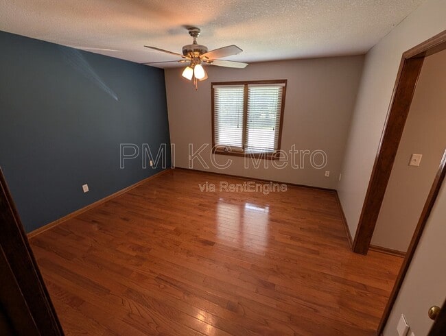 Building Photo - 3905 SW 14 St Ct
