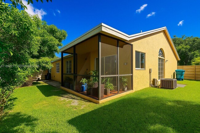 Building Photo - 14478 SW 139th Ave Cir W