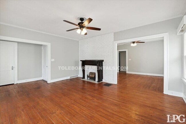 Building Photo - 4138 N Lockwood Ave