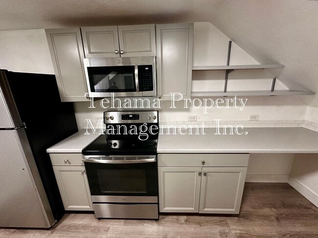 Building Photo - Upstairs ADU Alley house in downtown Red Bluff