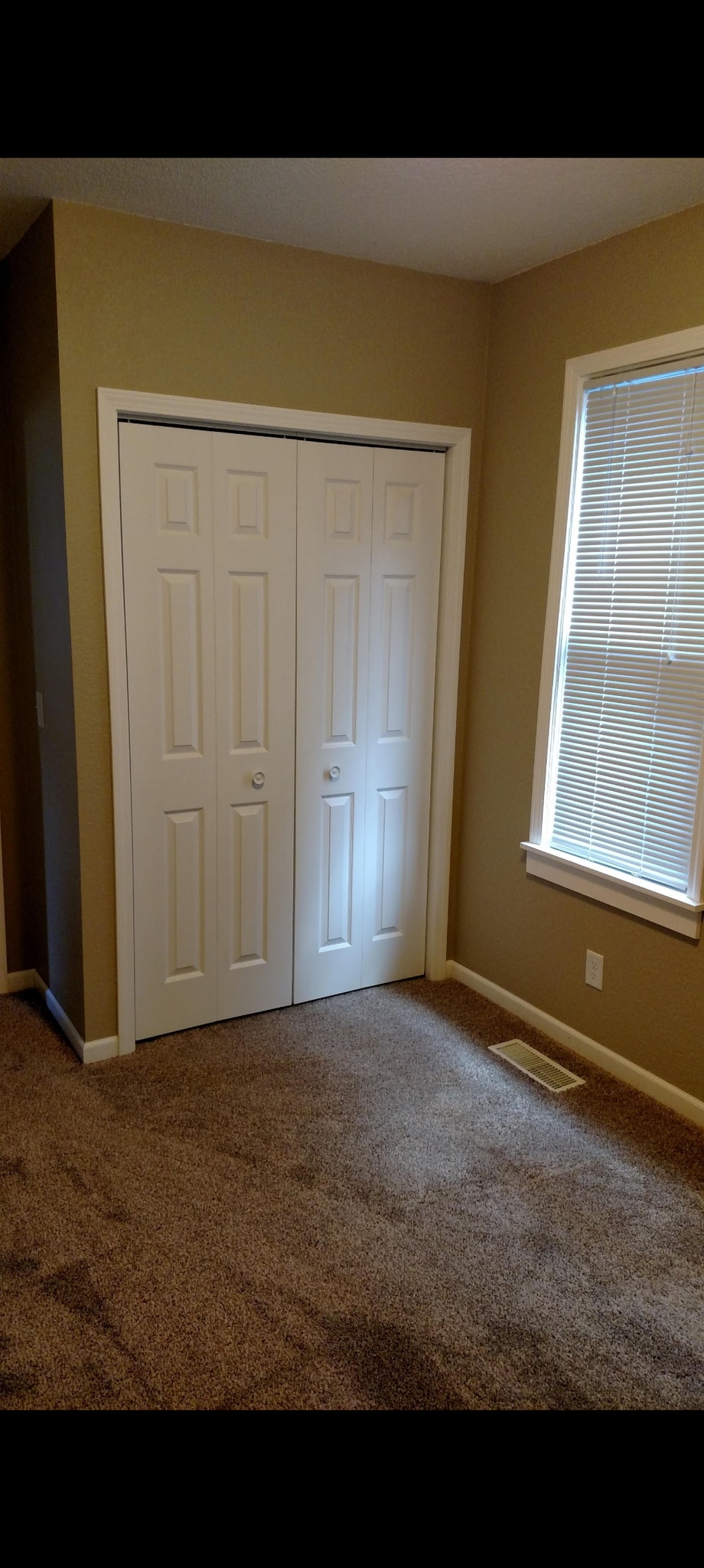 Middle bedroom - 730 N Broad St