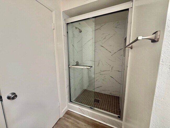 Building Photo - SANTA CLARA - Remodeled unit with patio, two parking spaces, community pool