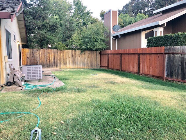 Building Photo - AVAILABLE FOR MOVE IN ON 8/1/26 -  RECENTLY RENOVATED 3 BED, 2 BATH 1 STORY ON LARGE CORNER LOT