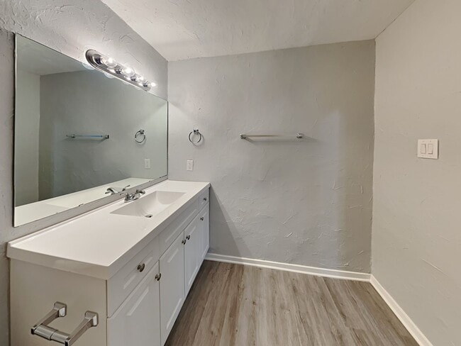 Building Photo - 3BR/2BA Pet-Friendly Home in Westworth Village | Fenced Yard & Garage