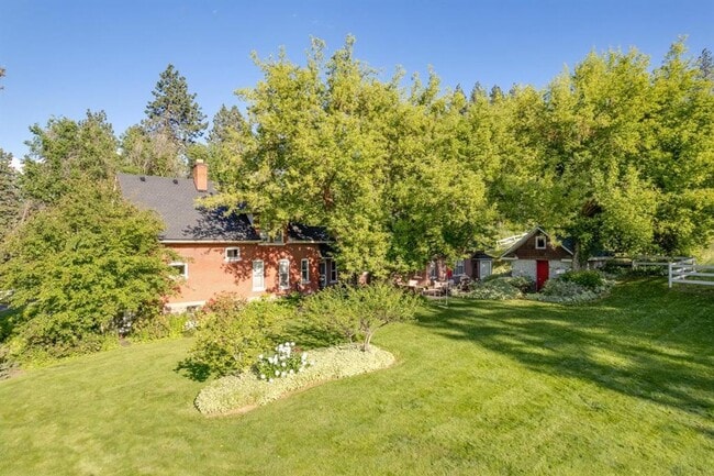 Building Photo - Historic Queen-Anne Style Home