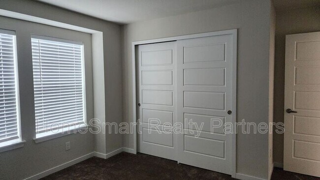 Building Photo - 340 Fox Ln