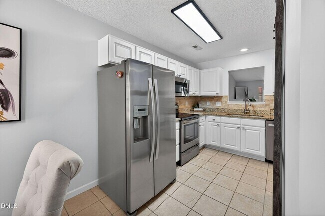 Building Photo - 2400 Huntscroft Ln