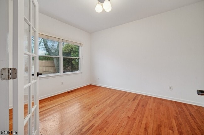 Building Photo - 17 Grove St