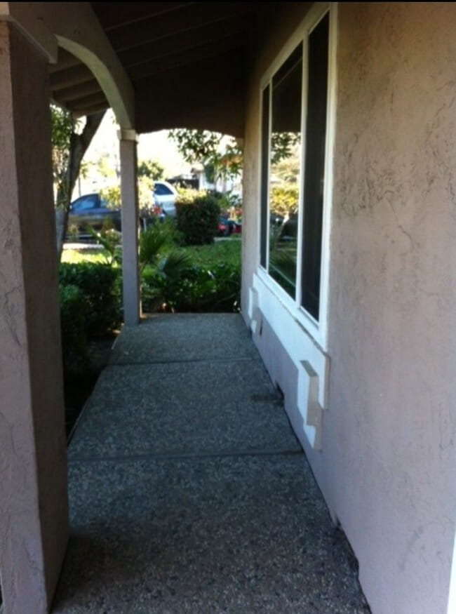 Building Photo - 3202 Isadora Dr
