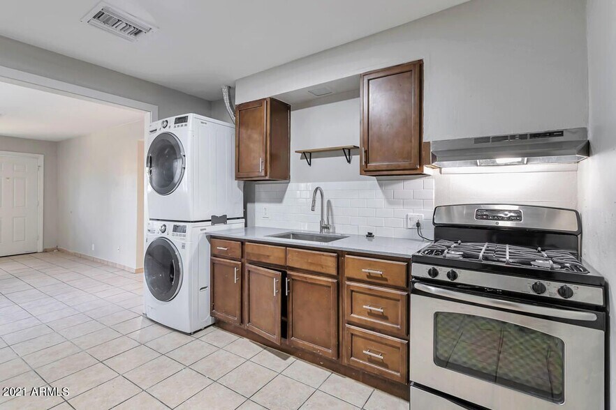 Building Photo - 5206 W Ocotillo Rd