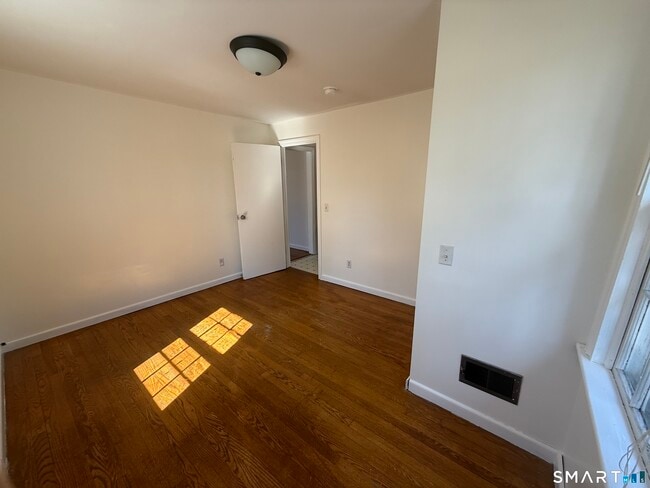 Building Photo - 29 N Hill Rd