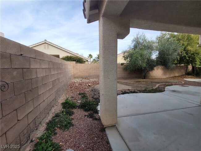 Building Photo - 8240 Aurora Peak Ave