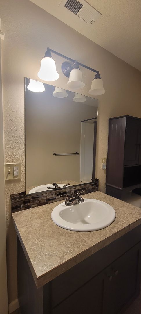 Building Photo - 125 S Ash St