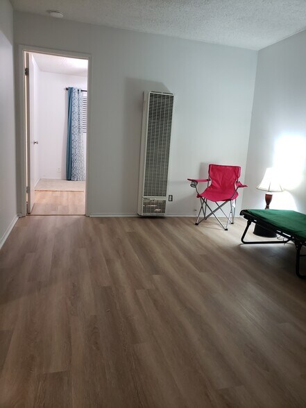 Building Photo - 150 E Lakeshore Dr