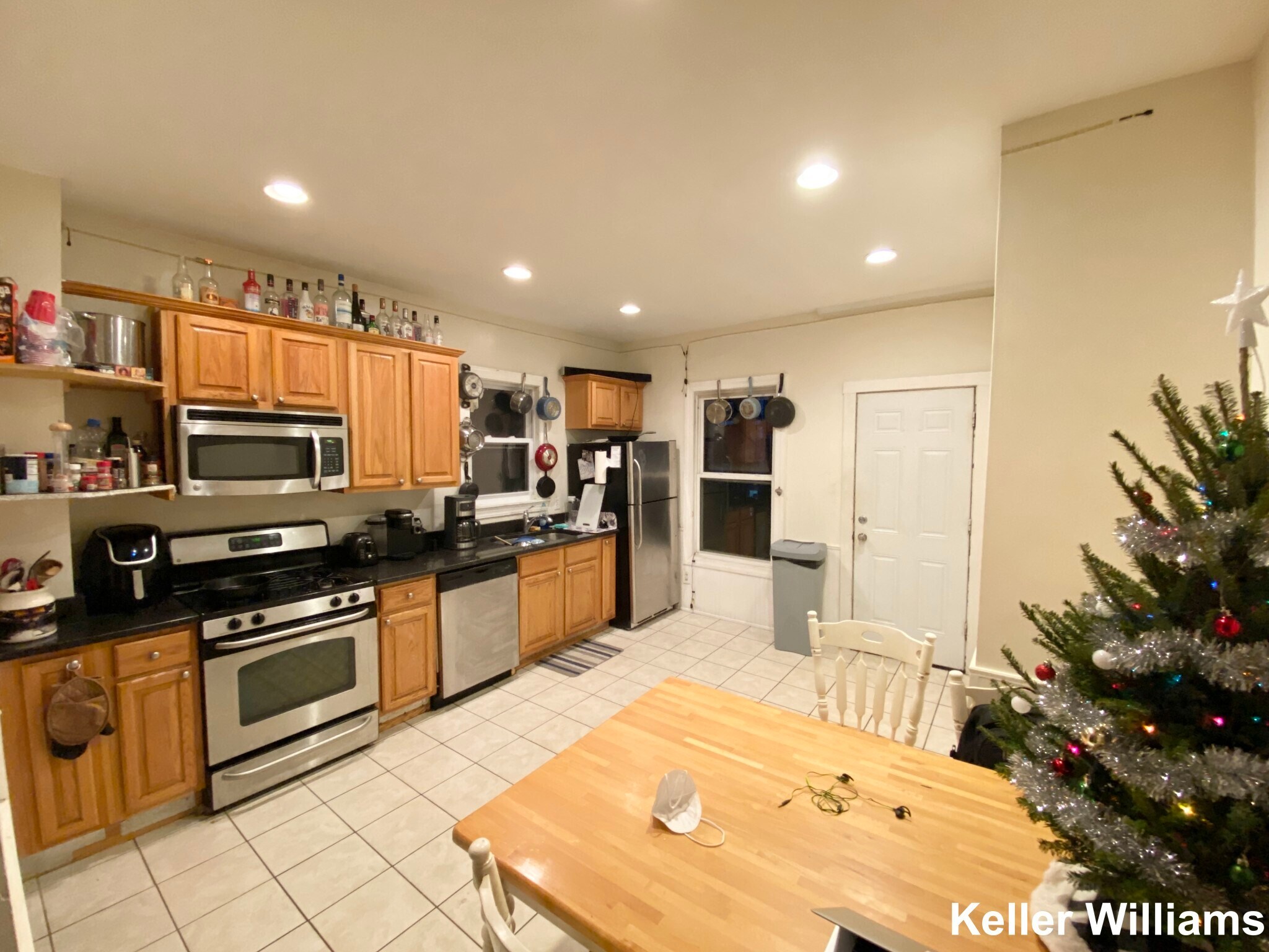 Building Photo - 61 Hillside St