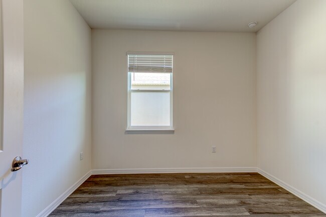 Building Photo - 339 Barebow Ln