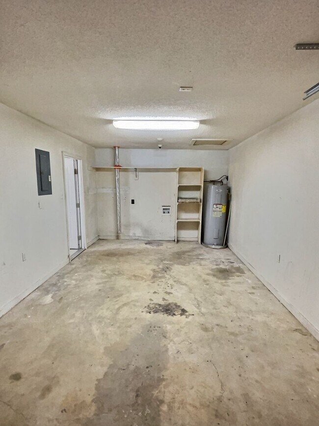 Building Photo - 8100-8104 Exchange St