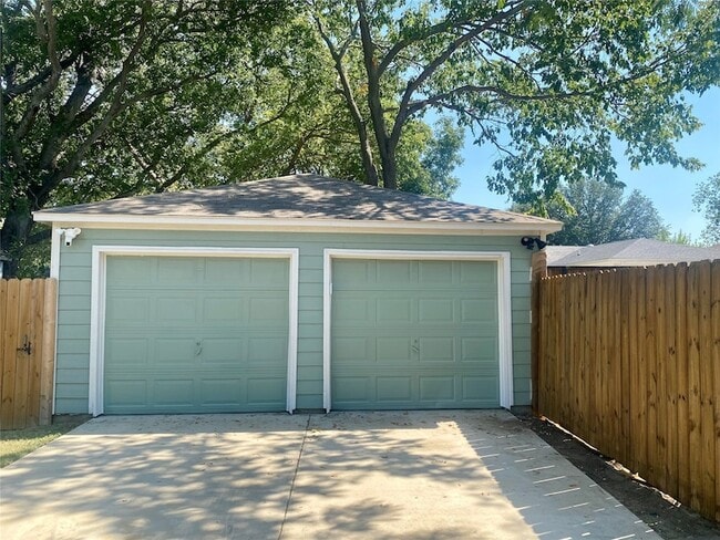 Building Photo - 1211 Stone Dr