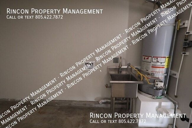 Building Photo - 2452 Manzanita Dr