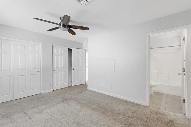 Building Photo - 11518 W Paradise Dr
