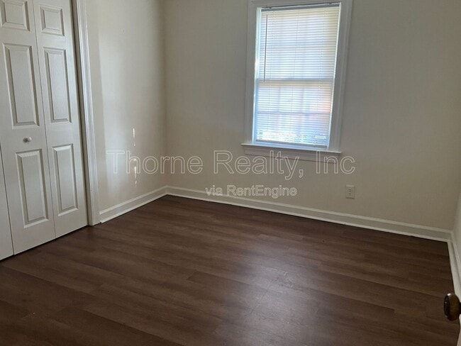 Building Photo - 501 Nelson St