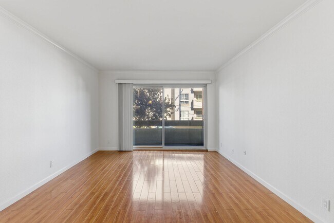 Building Photo - 1 Bed • 1 Bath Apartment with Balcony & Parking – Prime Oakland Location