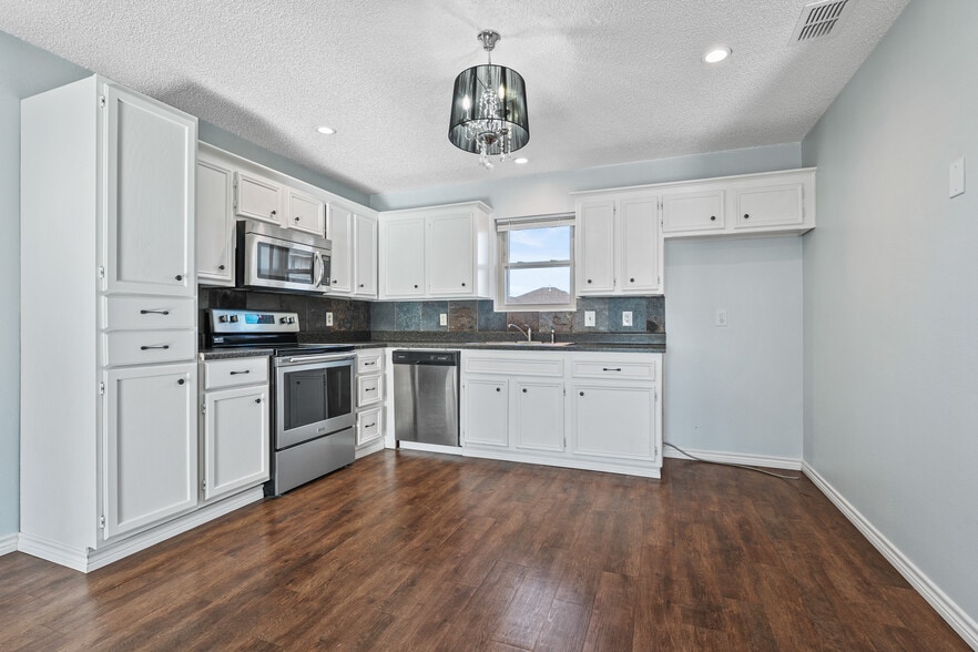 Building Photo - 5705 Itasca St